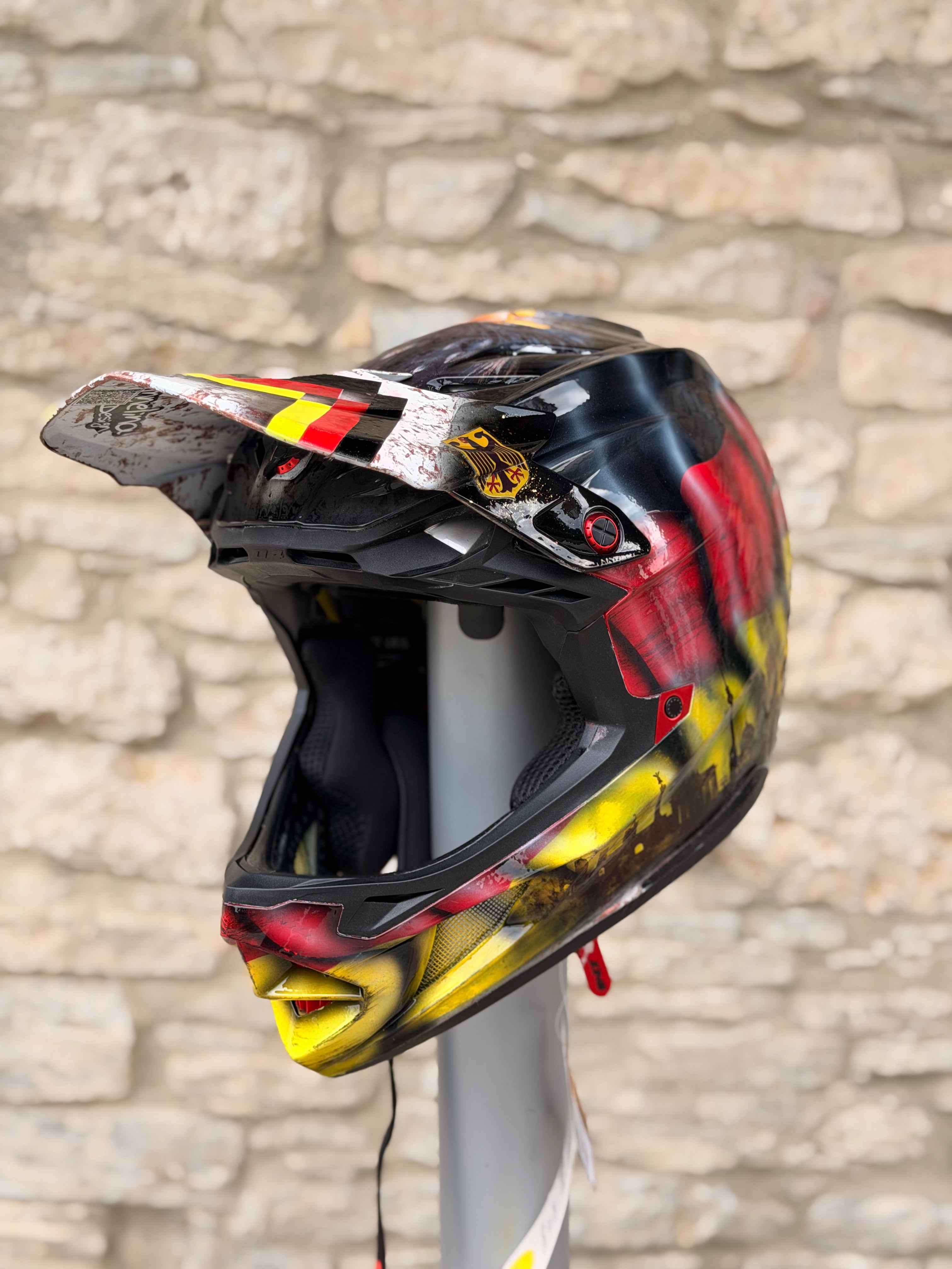 Casco personalizado - Alemania TLD D4 Poly. 01-11
