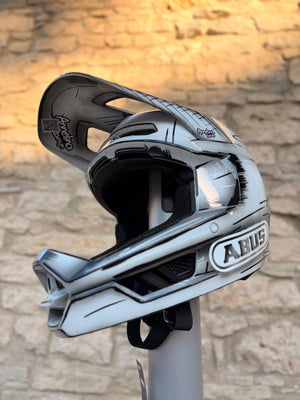 Casco personalizado - Diseño de cómic ABUS Hidrop
